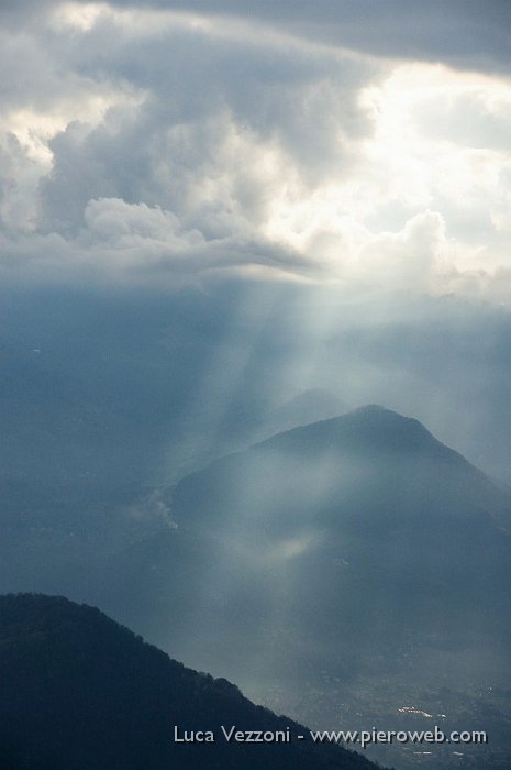 17-FILTRA LA LUCE.jpg